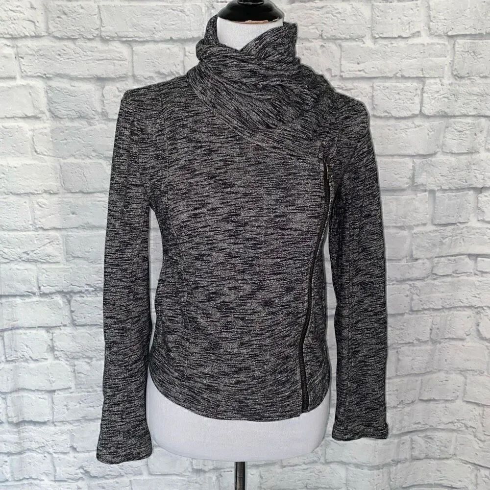 Express women XS Longsleeve cowl neck angle zip jacket Black & white